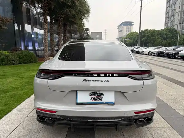 Porsche Panamera 2023