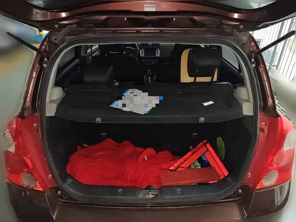 Suzuki Swift 2015 — фото 15