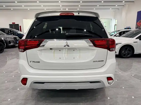 Mitsubishi Outlander 2023