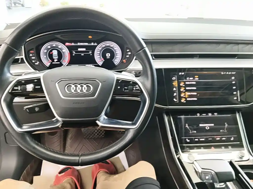 Audi A8 2021 — фото 10