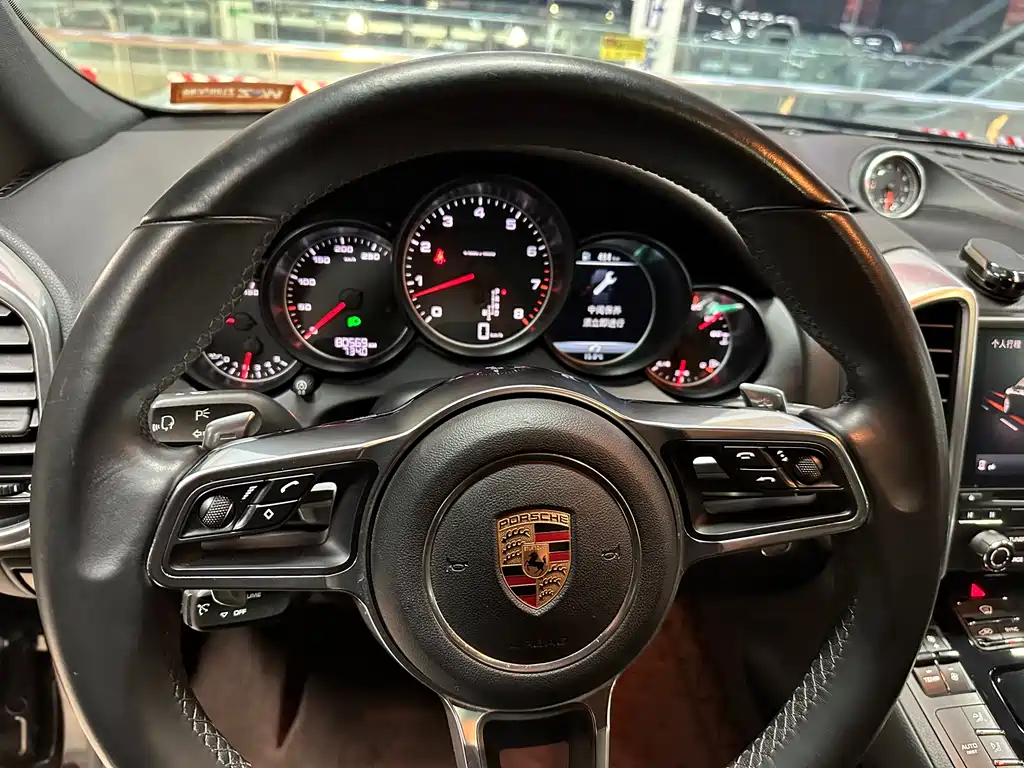Porsche Cayenne 2017 — фото 14