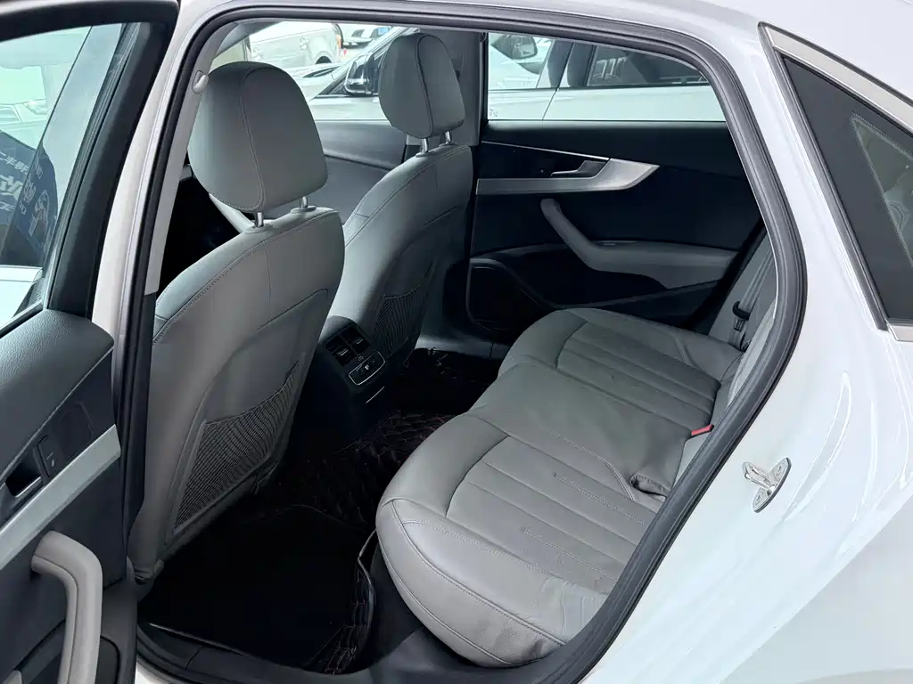 Audi A4L 2018