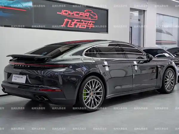 Porsche Panamera 2025