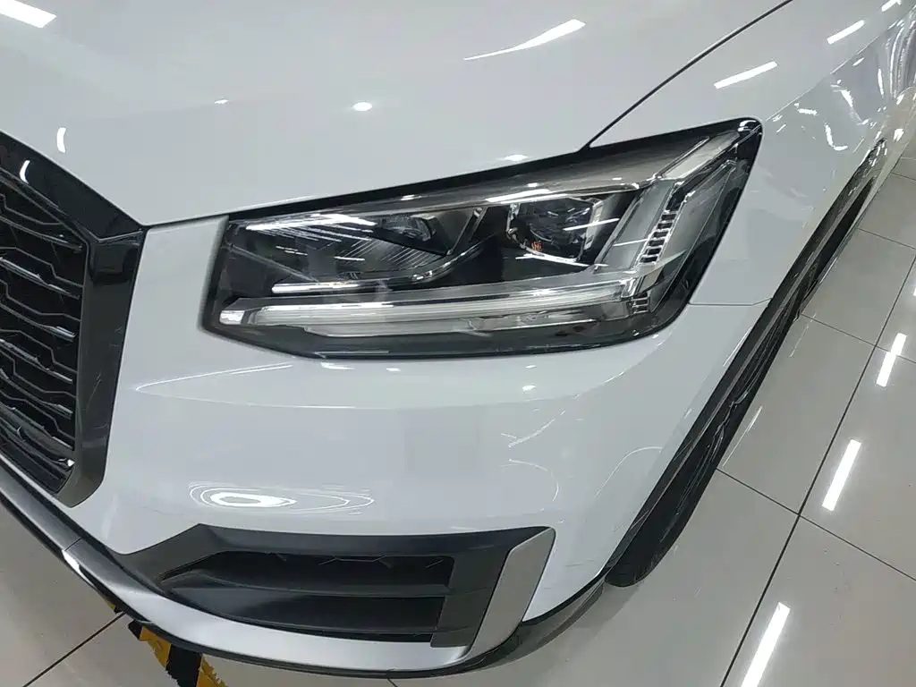 Audi Q2L 2018 — фото 18