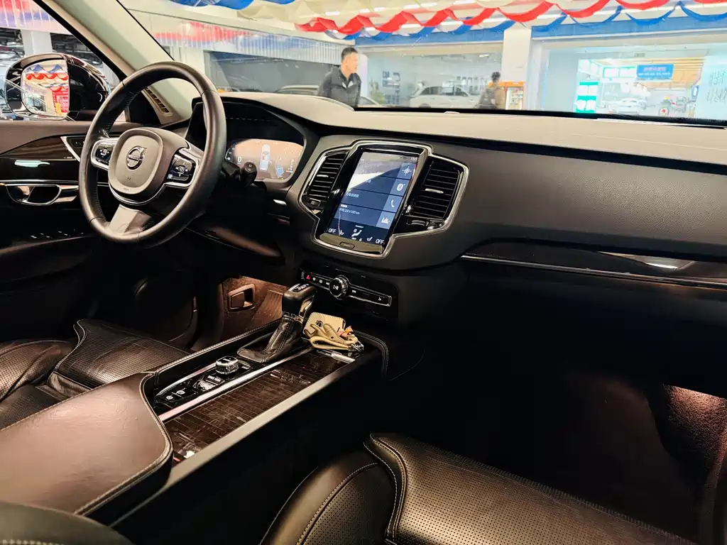 Volvo XC90 2015 — фото 9