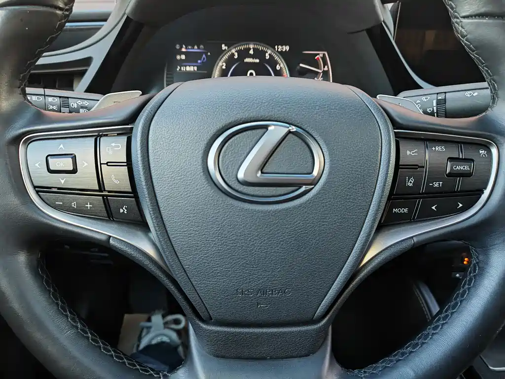 Lexus ES 2022 — фото 15