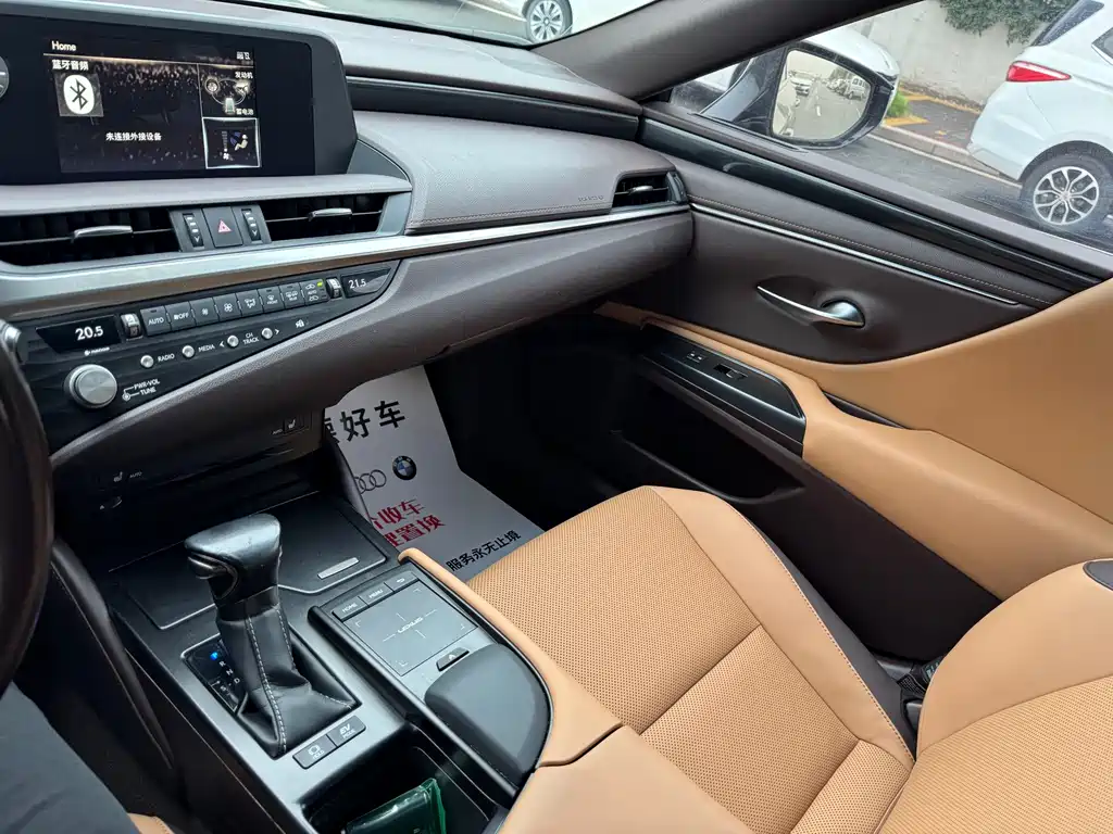 Lexus ES 2021 — фото 15