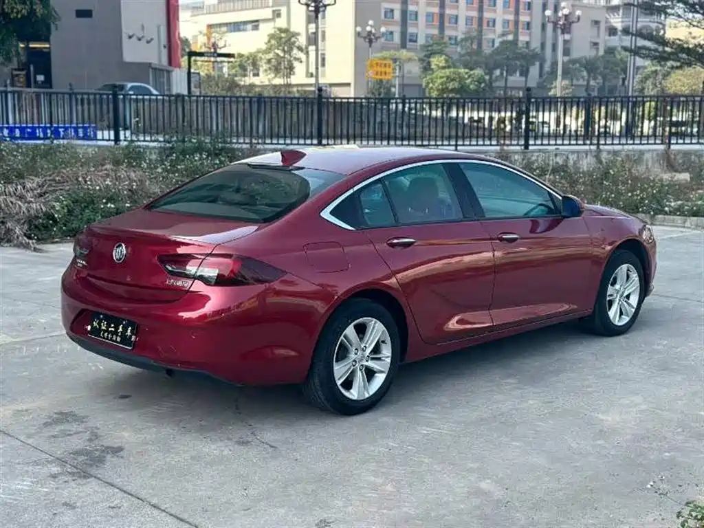 Buick Regal 2018 — фото 9