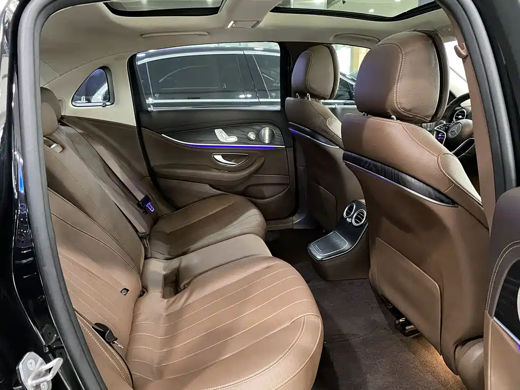 Mercedes-Benz E-Class 2022 — фото 8