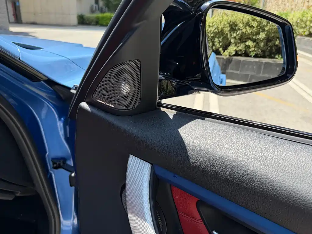 BMW 3 Series 2019 — фото 10