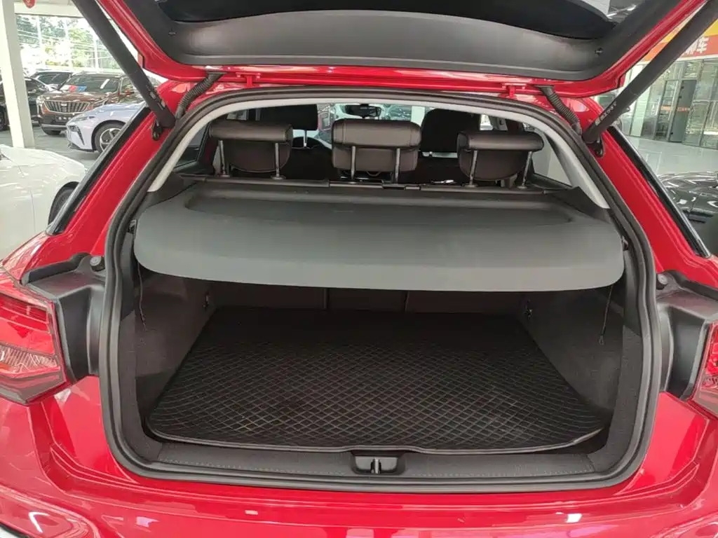 Audi Q2L 2022 — фото 19