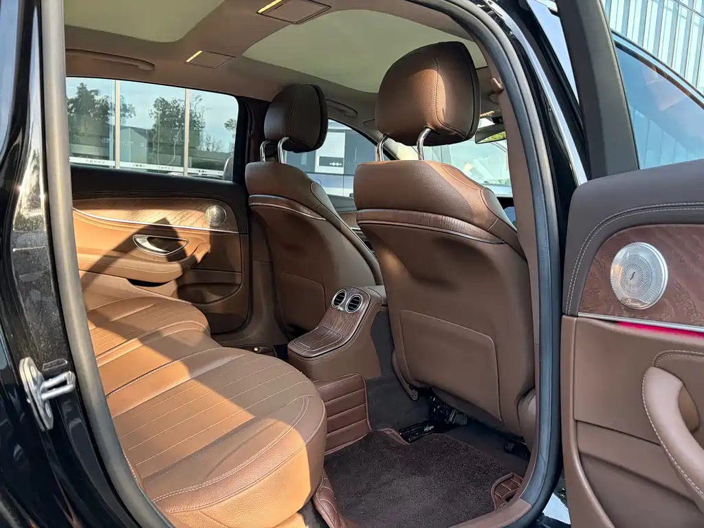 Mercedes-Benz E-Class 2023 — фото 12