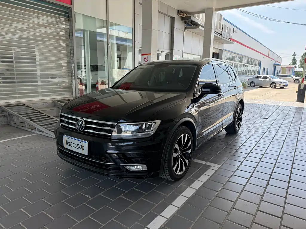 Volkswagen Tiguan L 2021 — фото 1