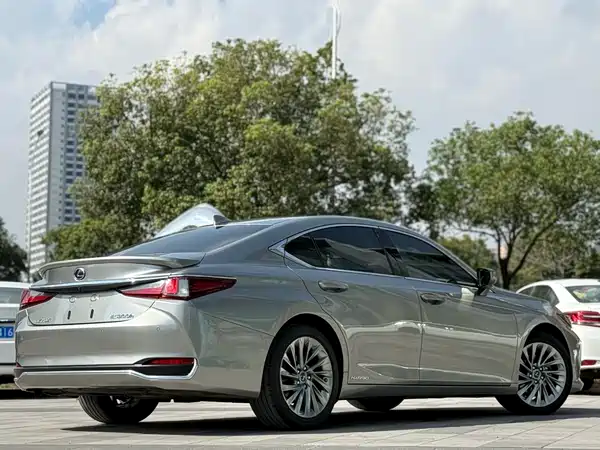 Lexus ES 2018