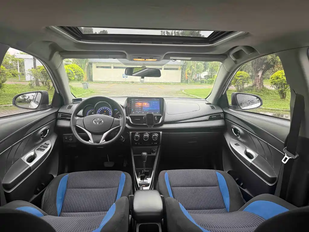 Toyota Yaris L 2017 — фото 14