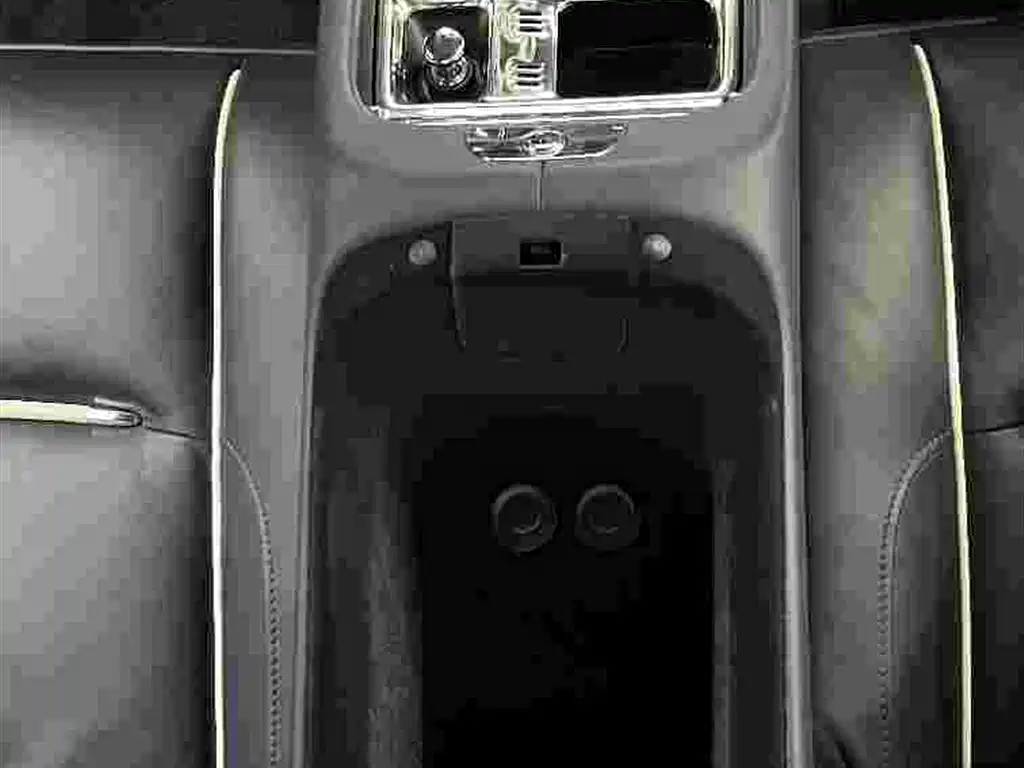 Rolls-Royce Phantom 2018 — фото 11