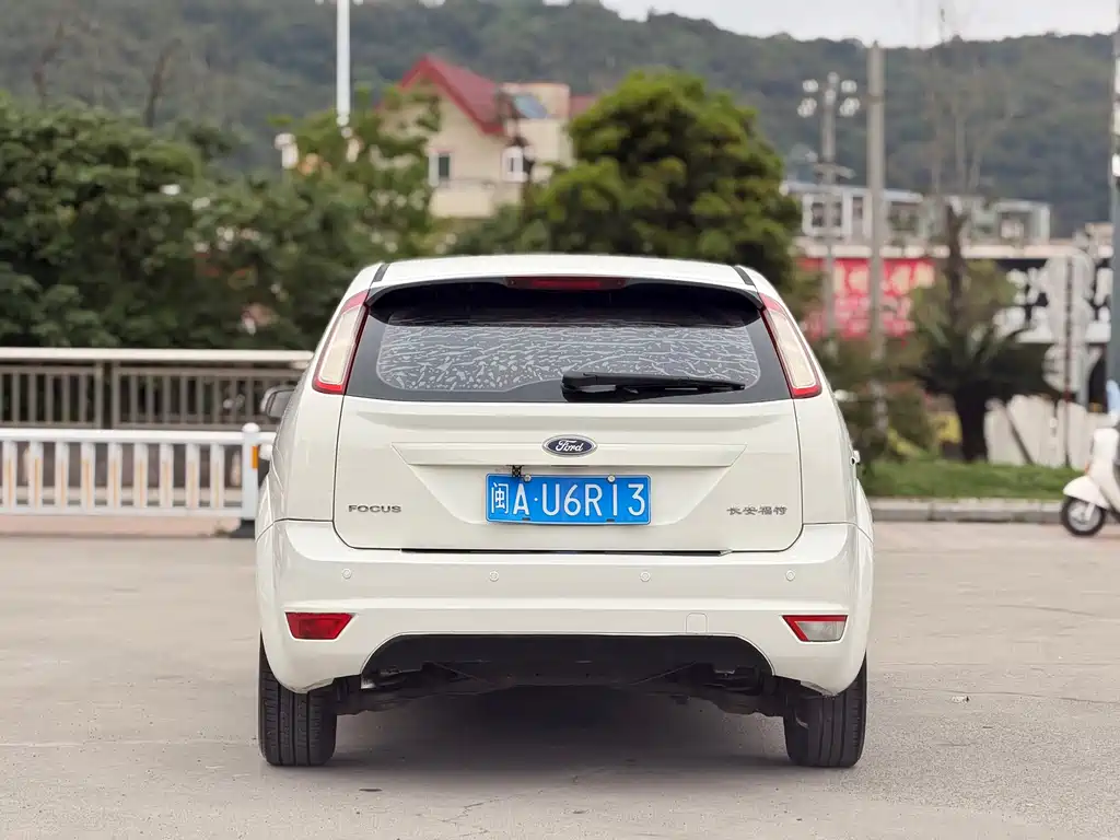 Ford Focus 2015 — фото 3