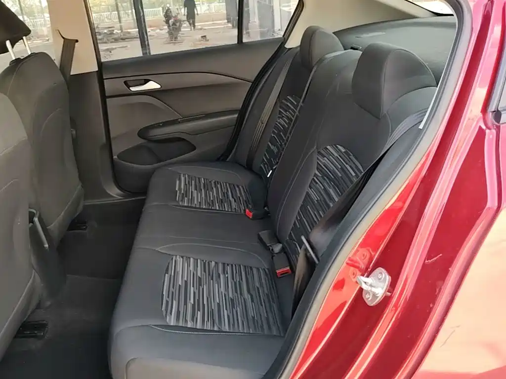 Chevrolet Cavalier 2018 — фото 17
