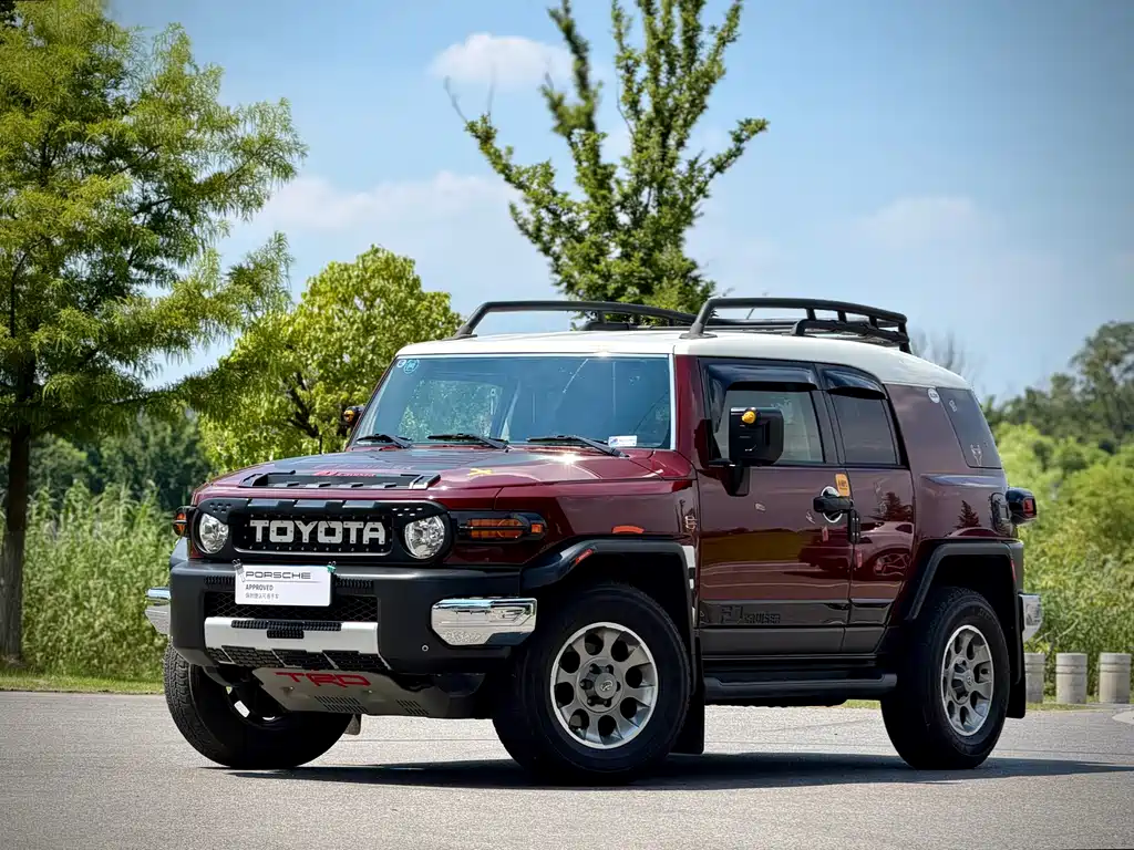 Toyota FJ Cruiser 2011 — фото 1