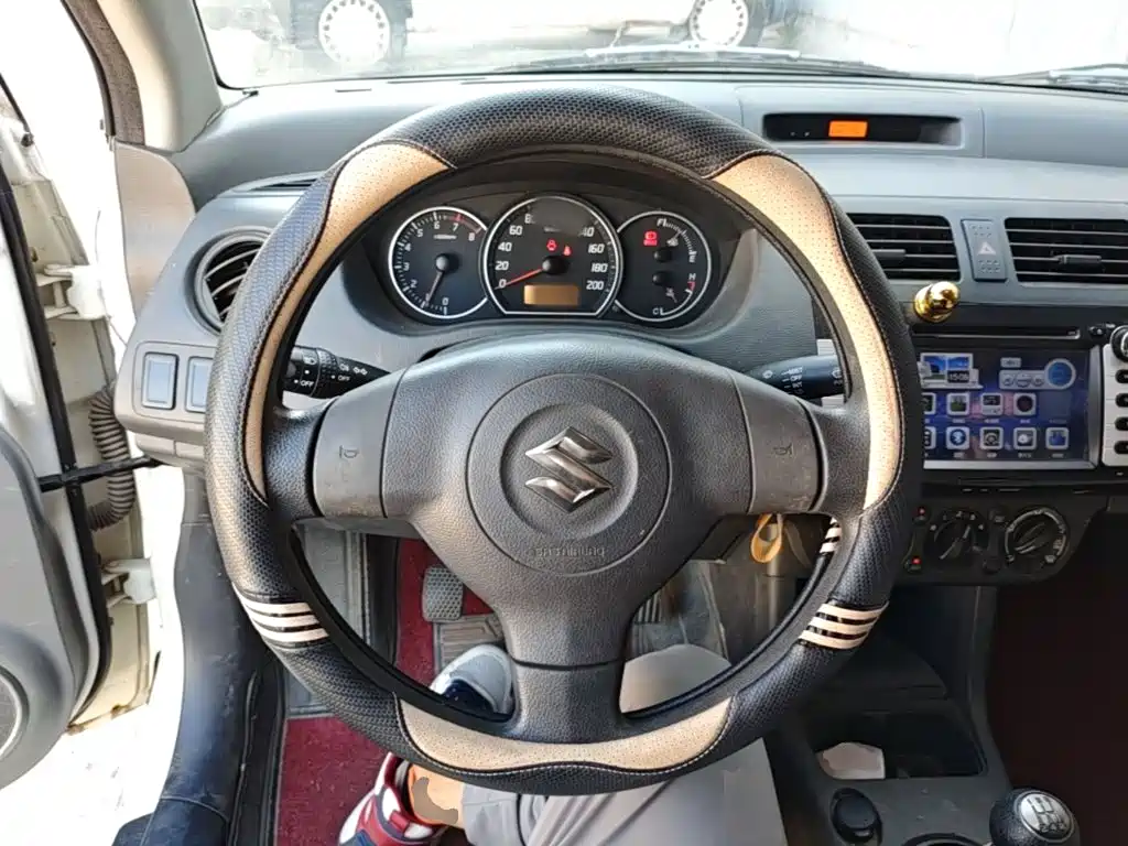 Suzuki Swift 2015 — фото 11