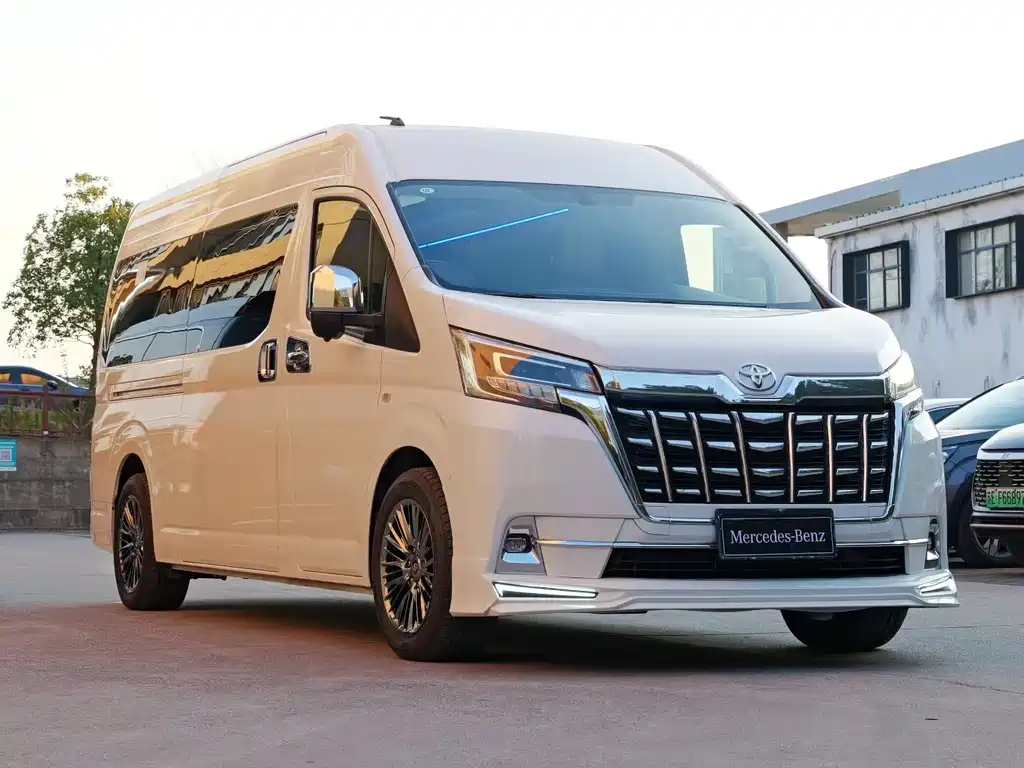 Toyota Hiace 2025 — фото 3