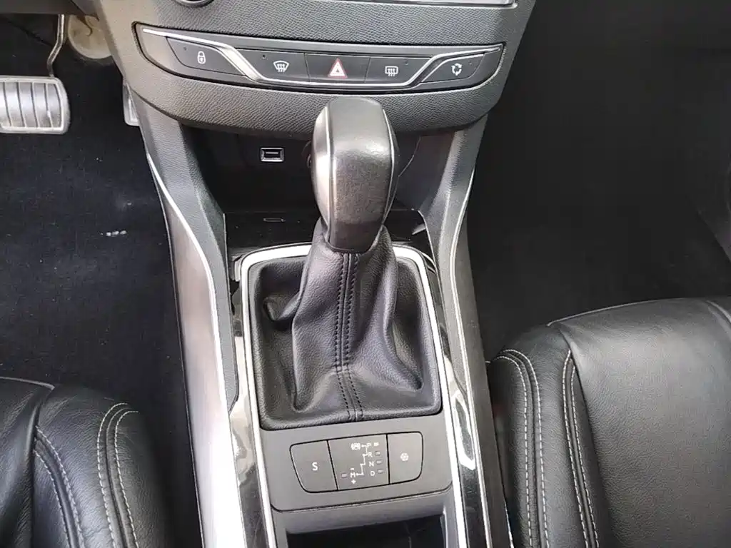Peugeot 408 2016 — фото 14
