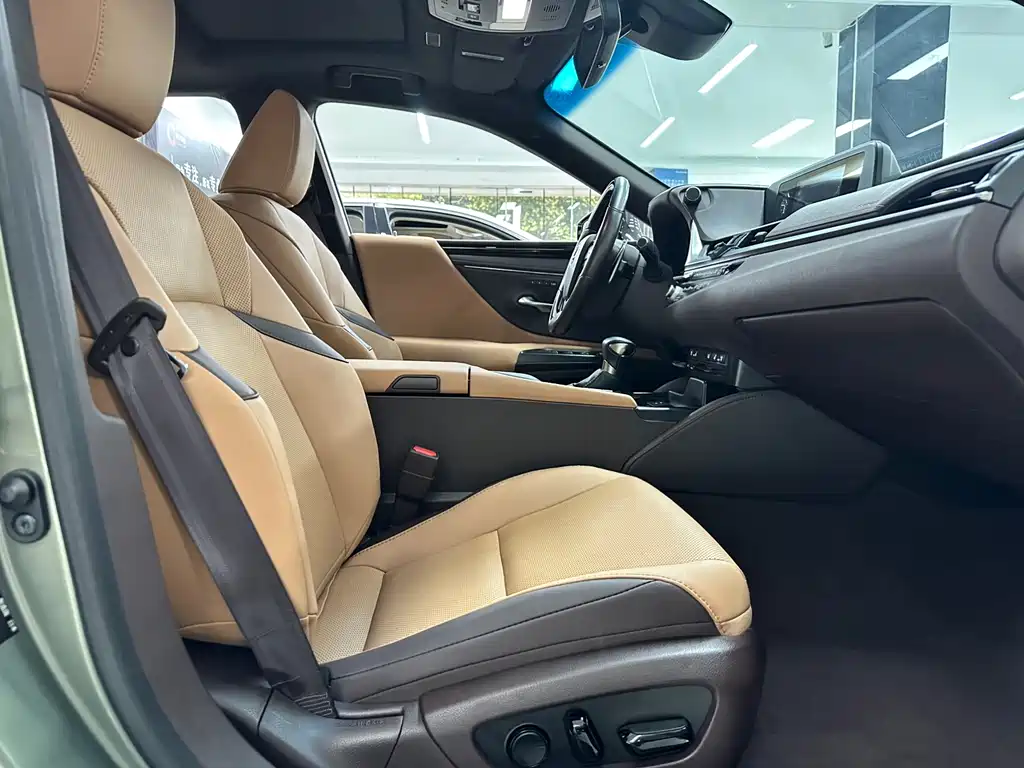 Lexus ES 2021 — фото 14
