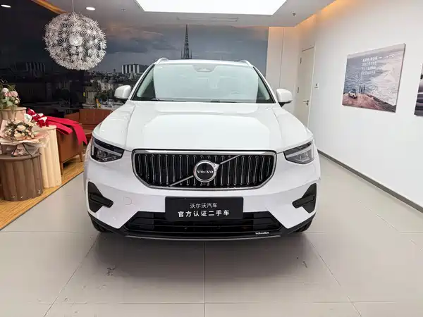 Volvo XC40 2025
