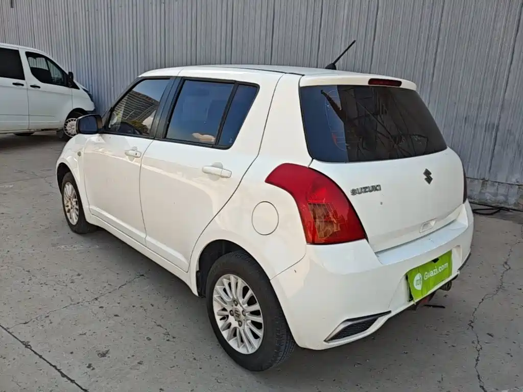 Suzuki Swift 2015 — фото 5