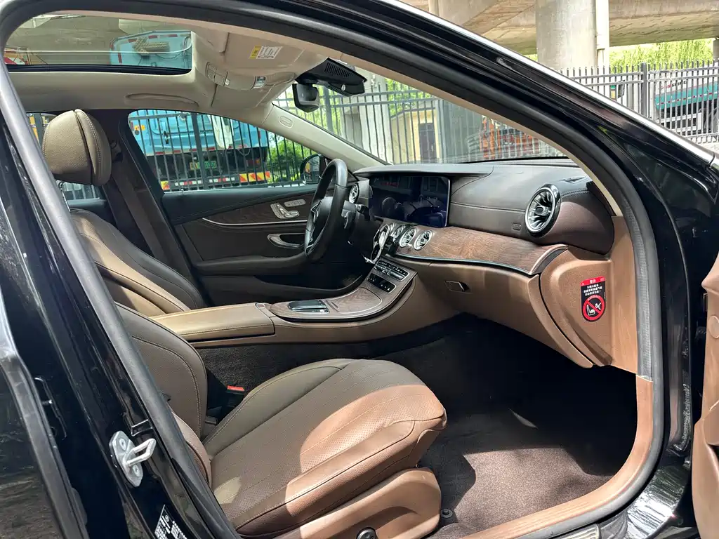 Mercedes-Benz E-Class 2023 — фото 19