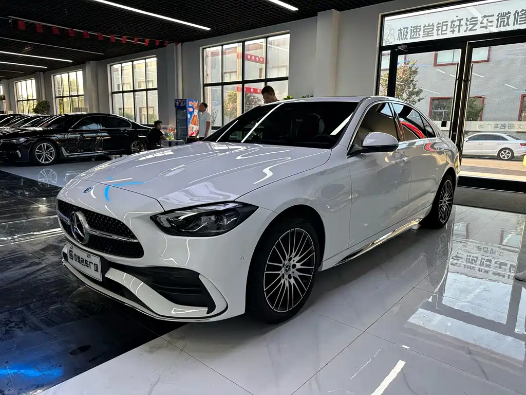Mercedes-Benz C-Class 2024