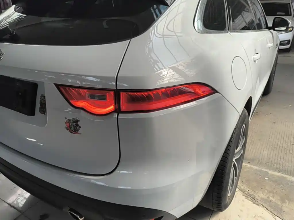 Jaguar F-PACE 2016 — фото 8