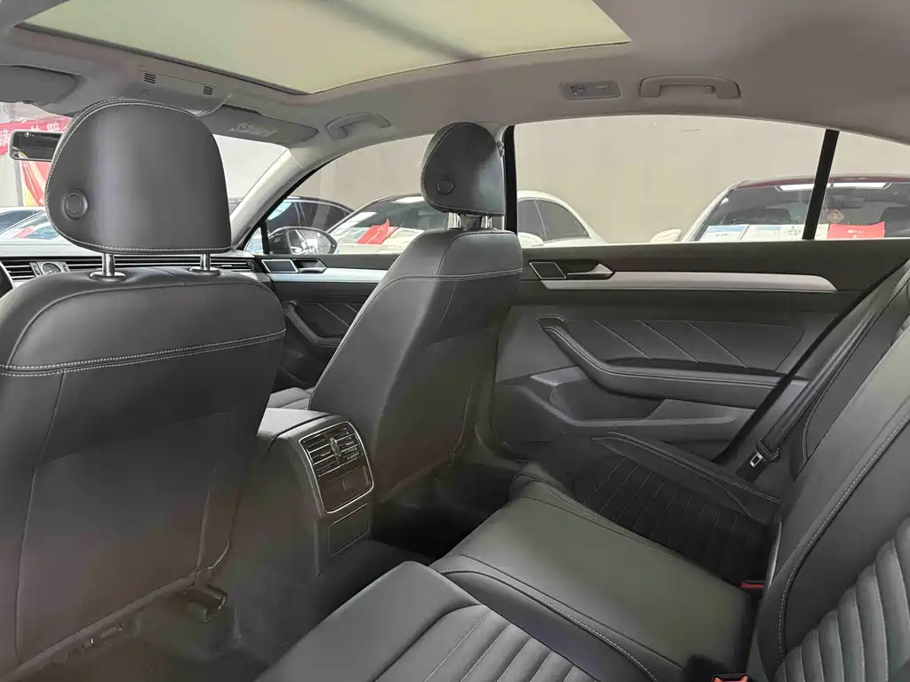 Volkswagen Magotan 2025