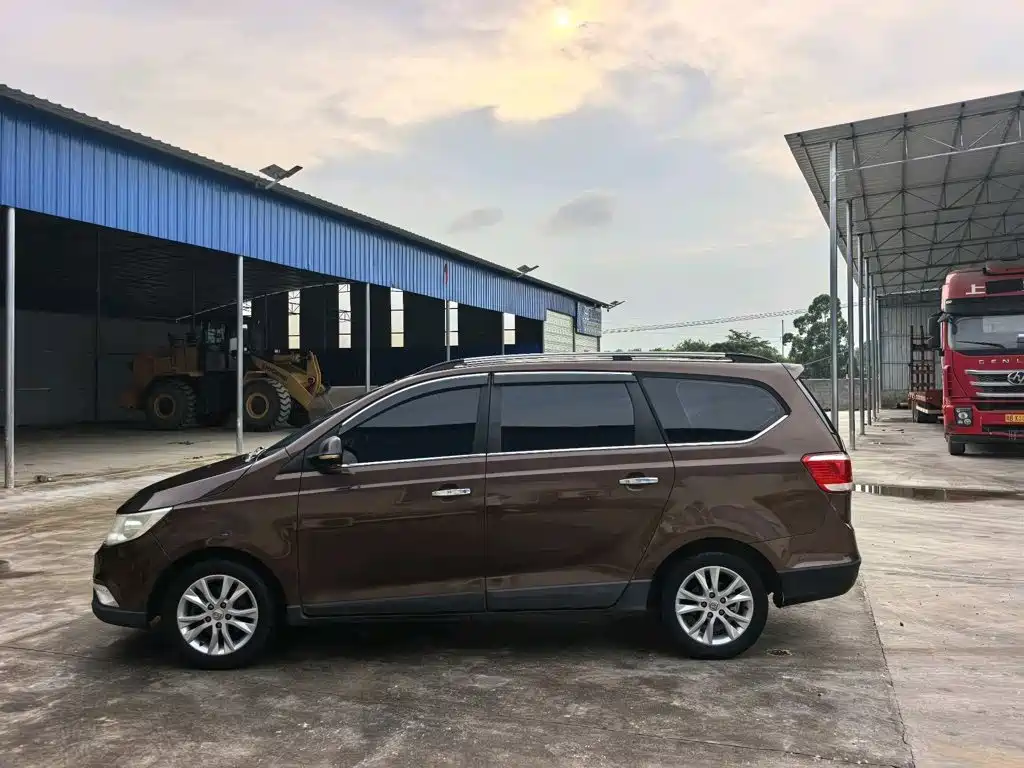 Baojun 730 2015