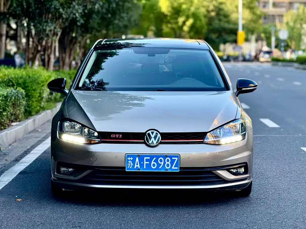 Volkswagen Golf 2020 — фото 1