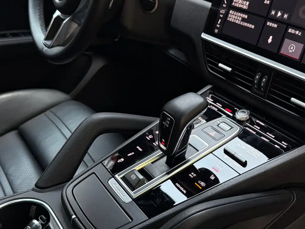 Porsche Cayenne 2018 — фото 18