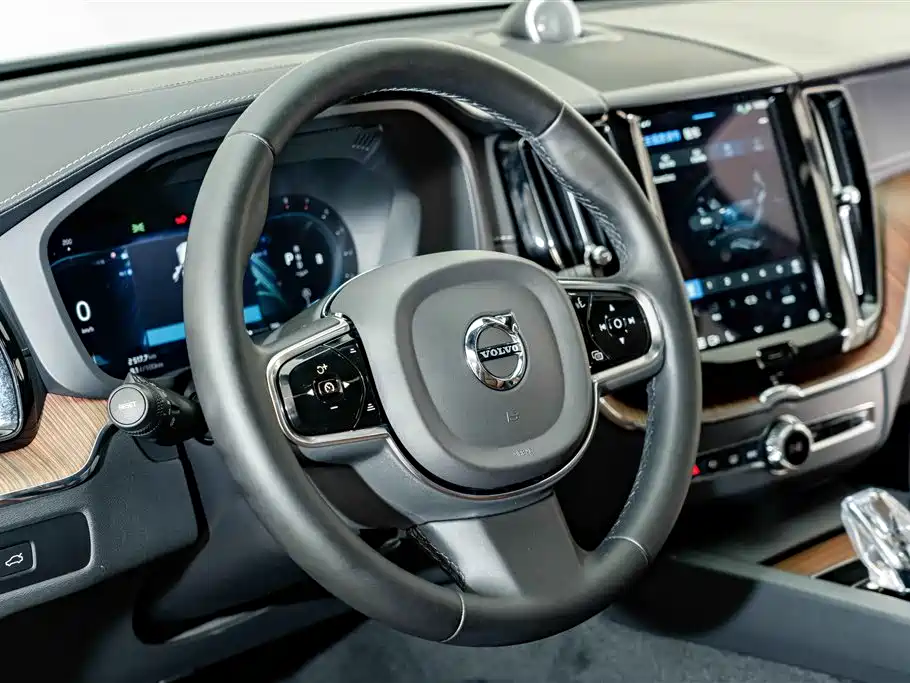 Volvo XC60 2023 — фото 10