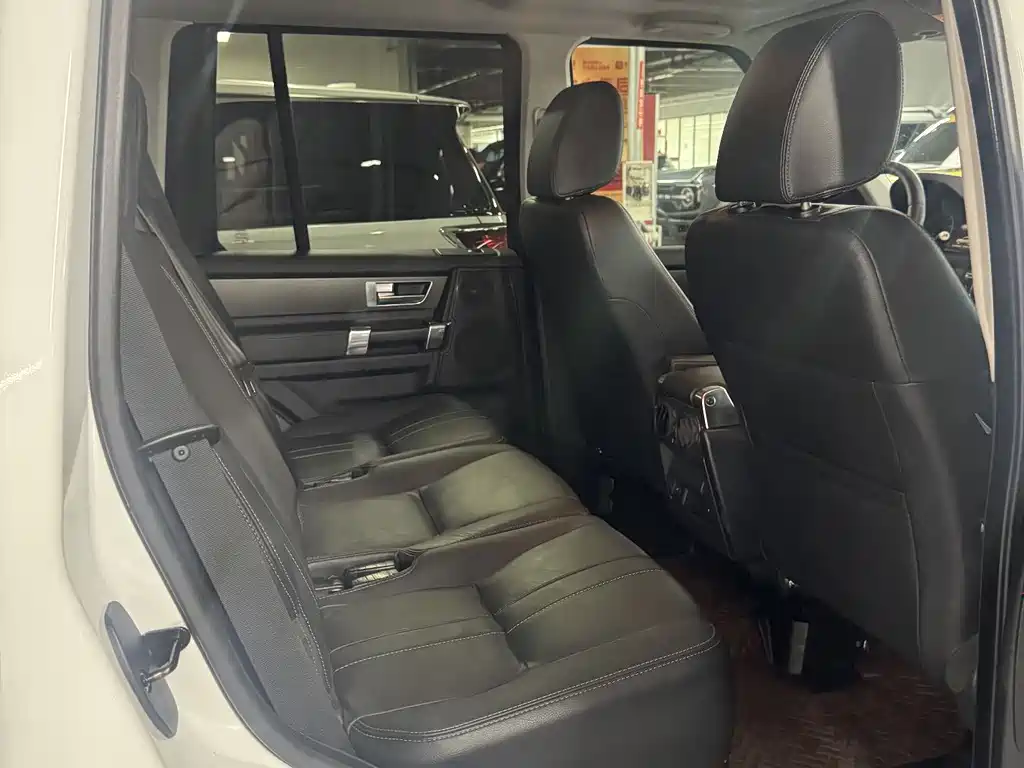 Land Rover Discovery 2015 — фото 16