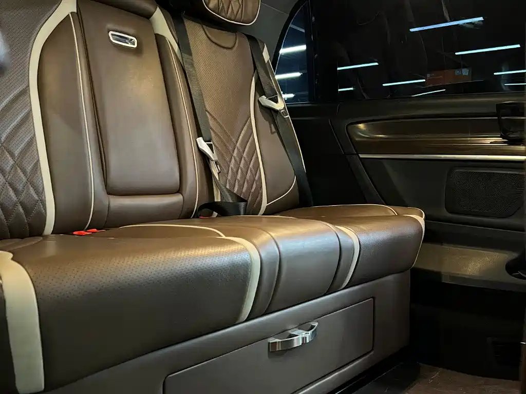 Mercedes-Benz V-Class 2022 — фото 10
