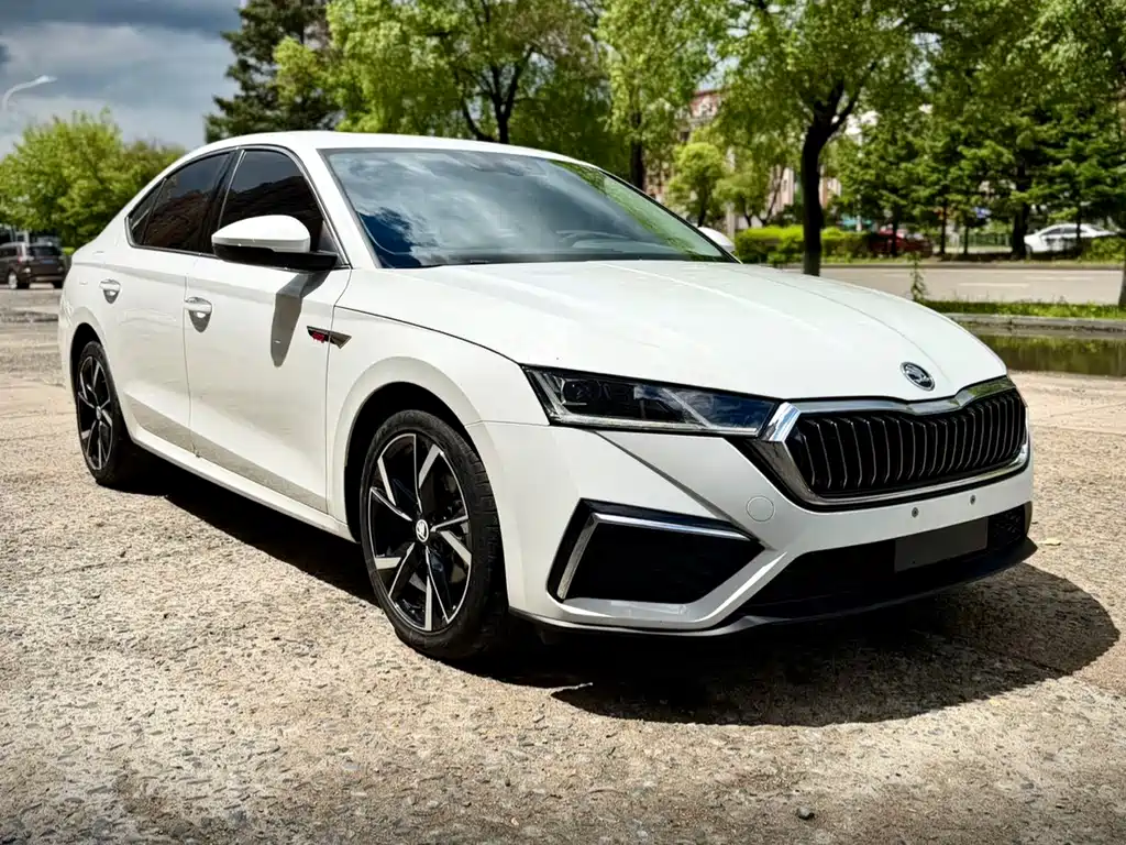 Skoda Octavia 2023 — фото 3