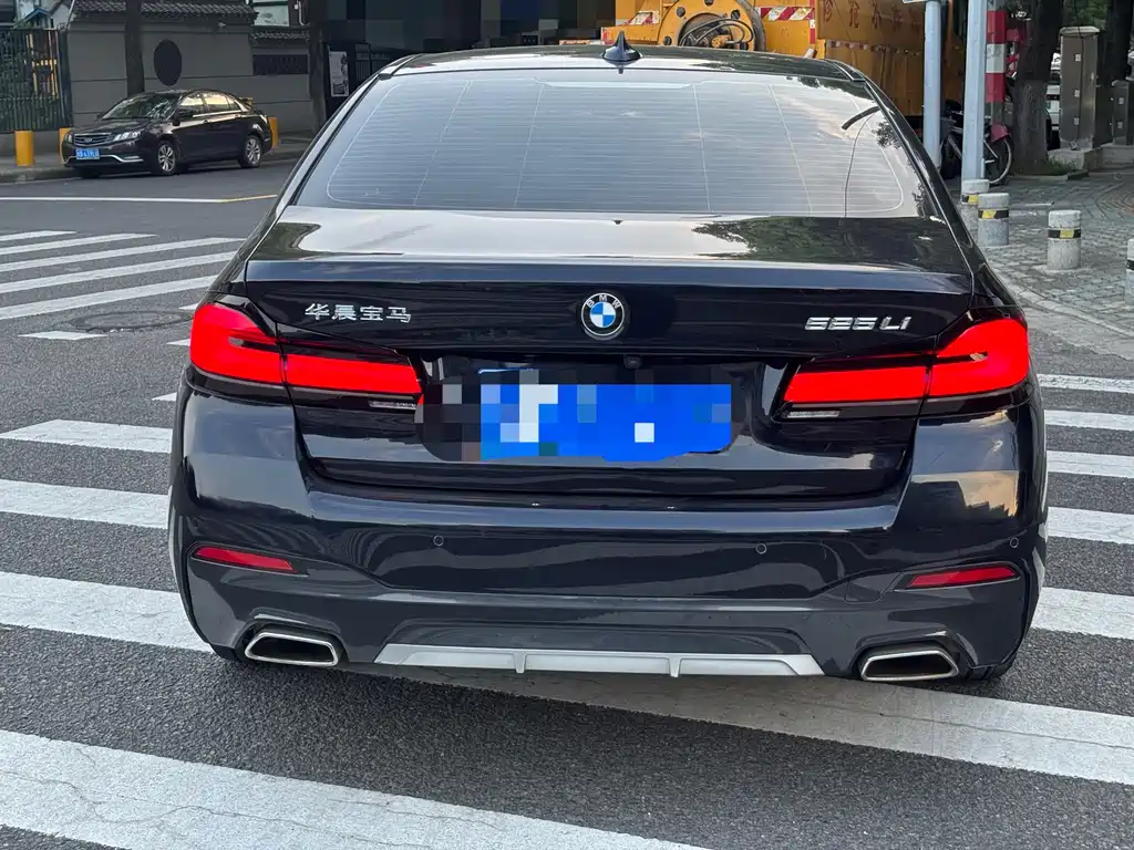 BMW 5 Series 2023 — фото 17