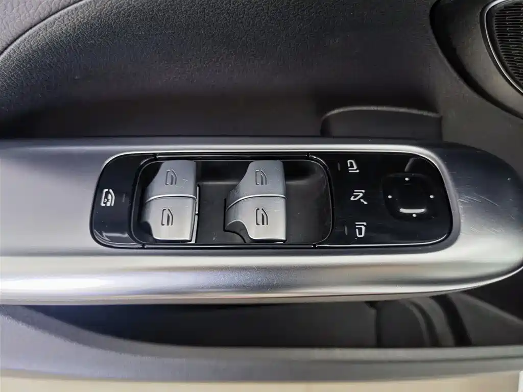 Mercedes-Benz C-Class 2023 — фото 9