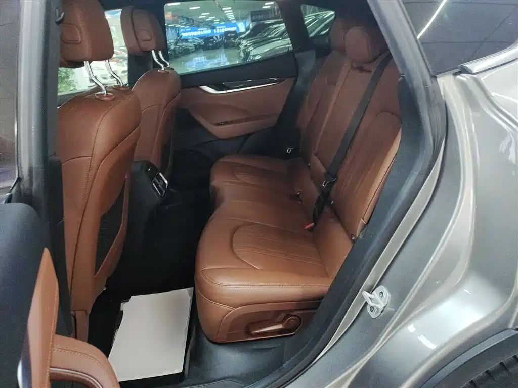 Maserati Levante 2018 — фото 13