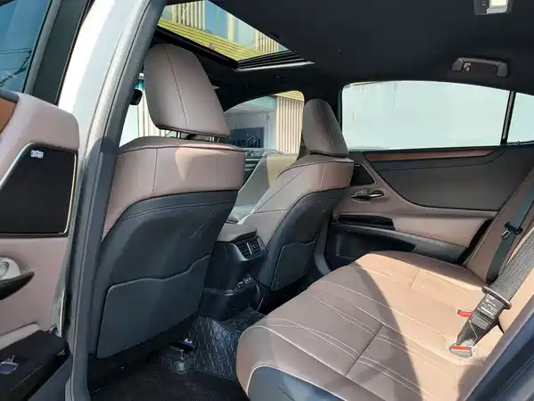 Lexus ES 2024