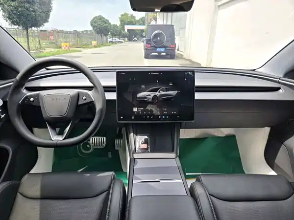 Tesla Model 3 2024