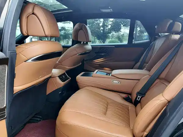Lexus LS 2021