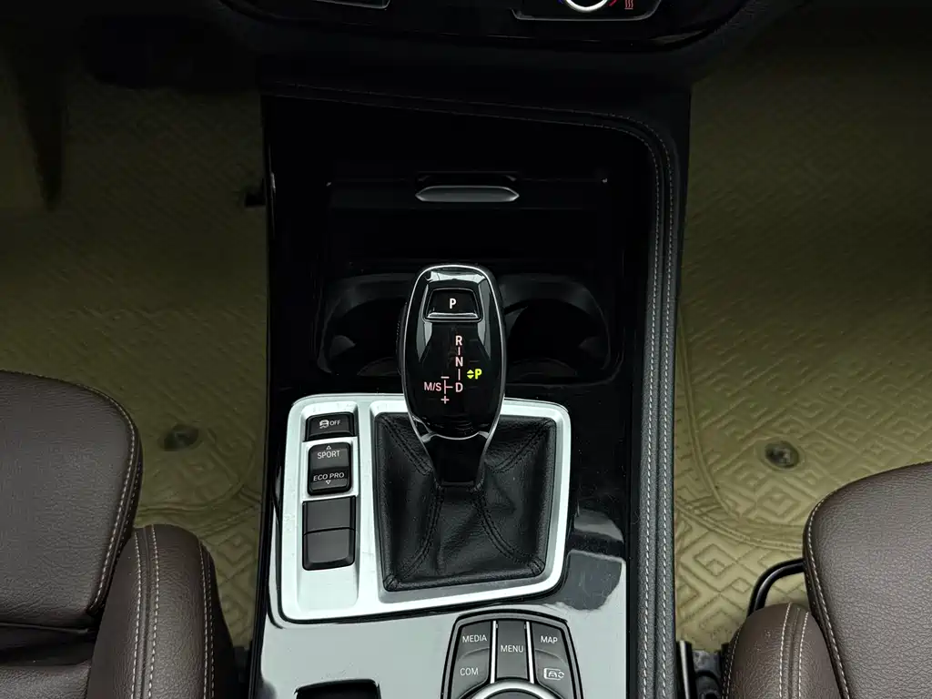 BMW 1 Series 2021 — фото 16