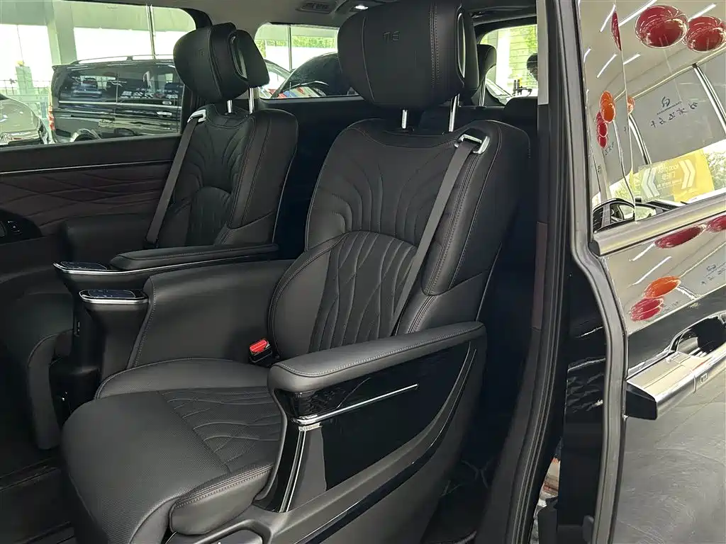 GAC Motor Trumpchi M8 2025 — фото 12