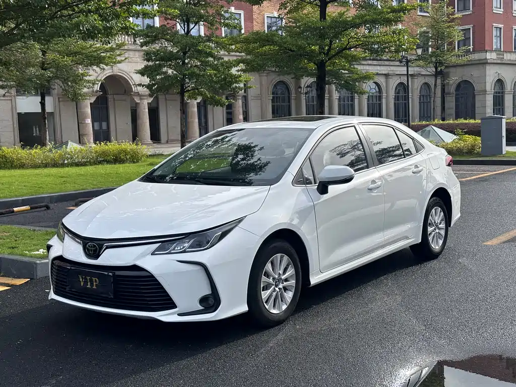 Toyota Corolla 2020 — фото 1