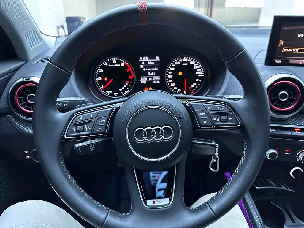 Audi Q2L 2023 — фото 12